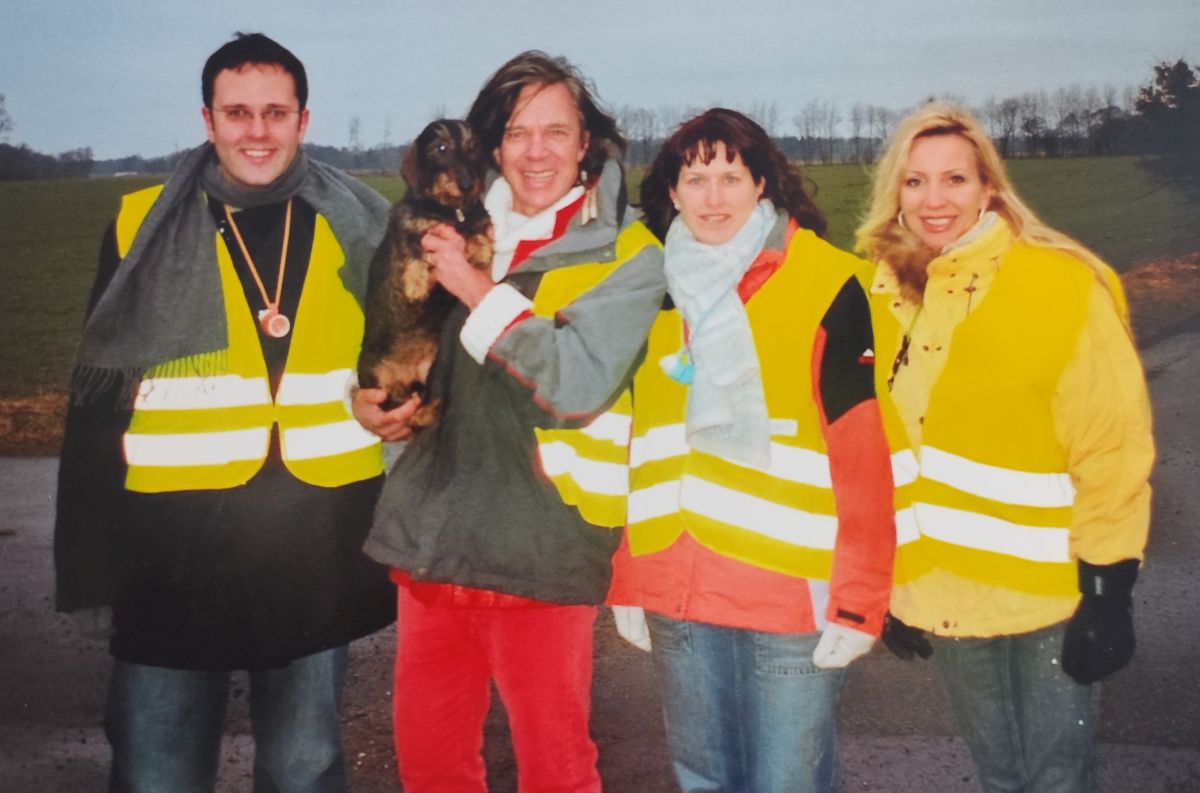 2006 beehrten uns Ramona und Jürgen Drews, die hier mit dem Ehepaar Höfler (damals Smart Electronic aus dem Schwarzwald zu sehen sind. Und natürlich war Finchen auch dabei.